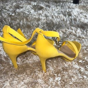 Dress Sandals Gianni Bini yellow heels